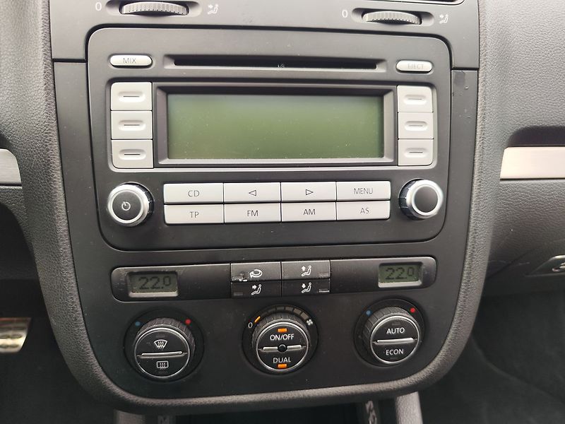 Volkswagen Golf 2.0 TFSI/147kW GTI - fotka 16 z 23