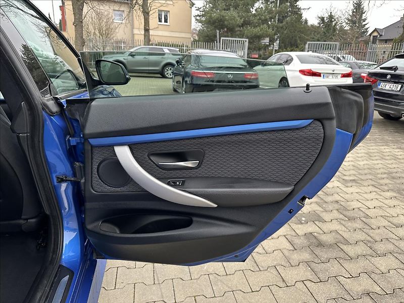 BMW Řada 3 330d GT M-Paket xDrive - fotka 29 z 33