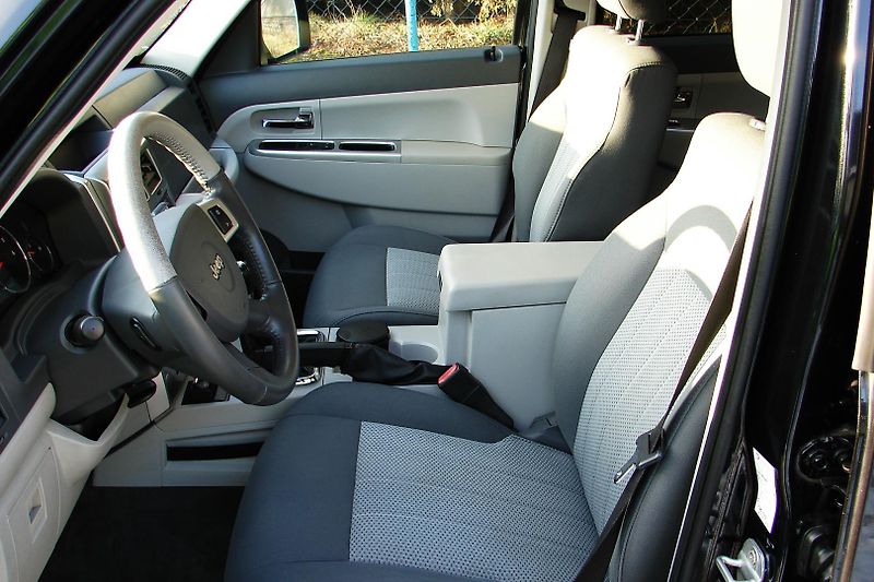 Jeep Cherokee 2.8 CRD 177PS LIMITED KLIMA - fotka 19 z 45