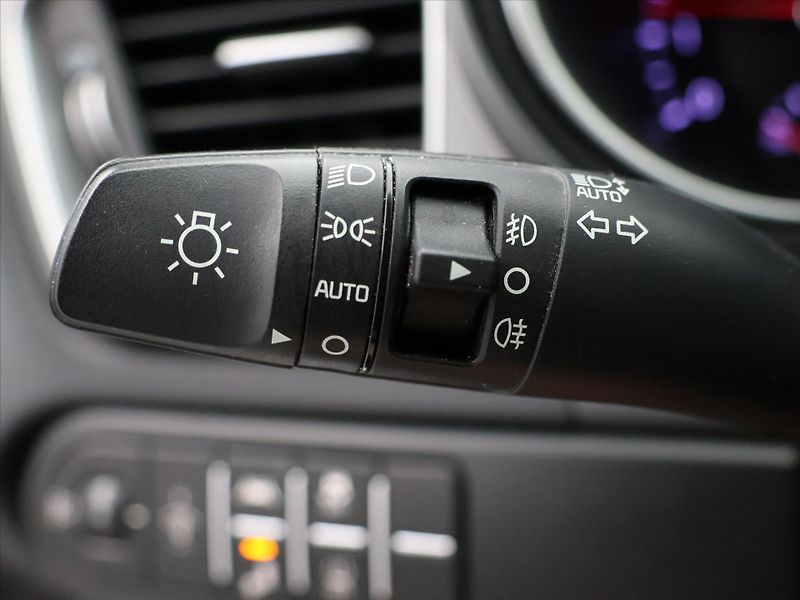 Kia Ceed 1,5 T-GDI 117kW DCT TOP DPH CZ - fotka 17 z 33