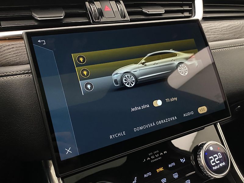 Jaguar XF D200 R-DYNAMIC AWD REZERVACE - fotka 47 z 48