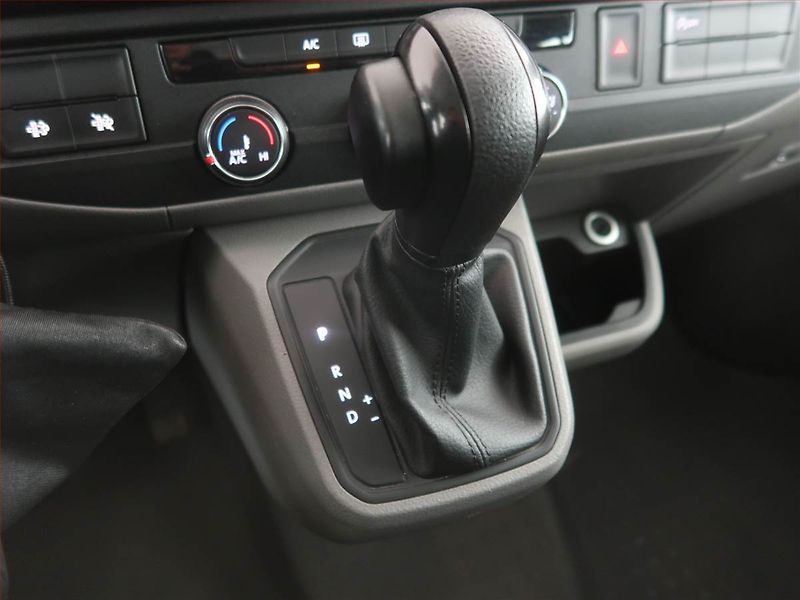 Volkswagen Transporter (2022) 2.0 TDI, Bus, 9Míst, ČR, DPH - fotka 13 z 17