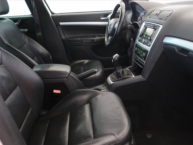 Škoda Octavia (2011) RS 2.0 TDI, Navi, Xenony - fotka 9 z 13
