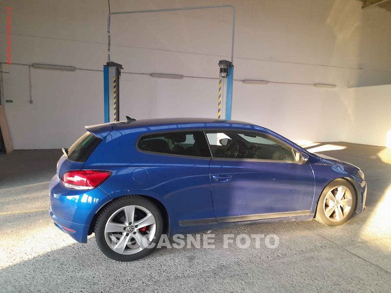 Volkswagen Scirocco (2009) 2.0 - fotka 2 z 3
