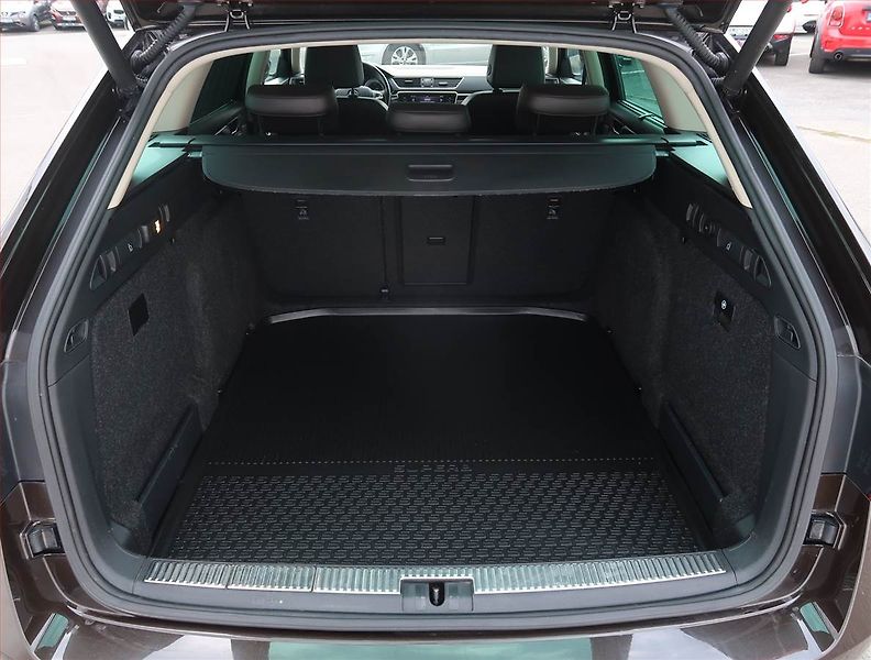 Škoda Superb (2018) Laurin&Klement 2.0 TDI, 4X4 - fotka 14 z 25