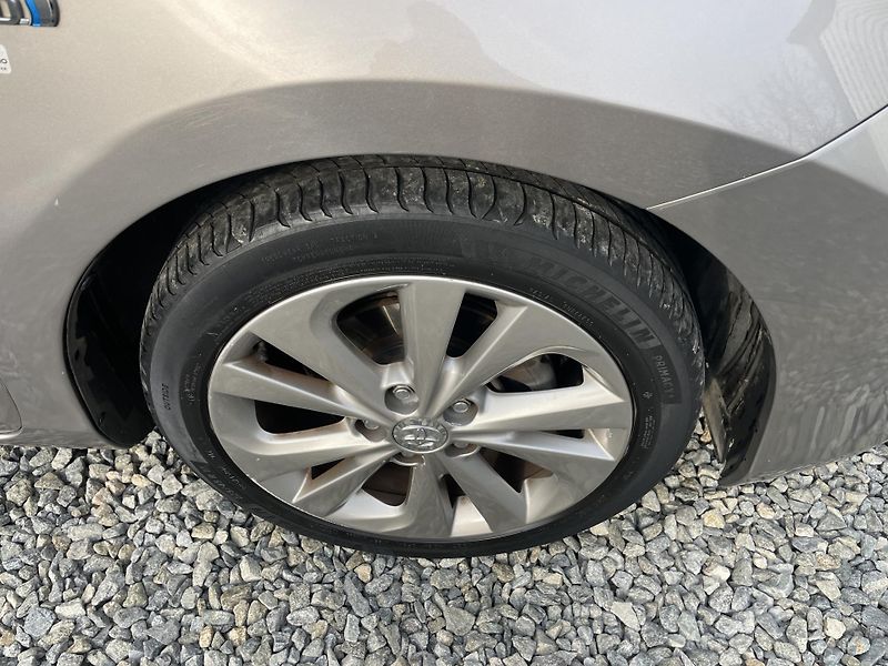 Toyota Auris 1.8i 16v HYBRID AUT NAVI CAM!! - fotka 54 z 166