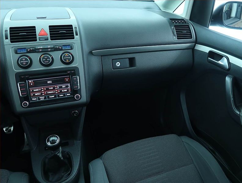Volkswagen Touran (2009) Highline 1.4 TSI, Tempomat - fotka 8 z 17