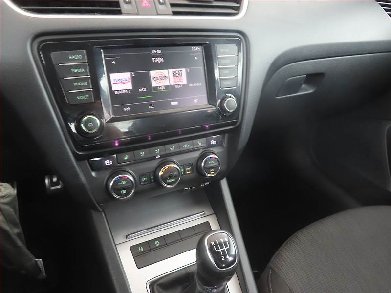 Škoda Octavia (2016) 1.6 TDI, Tempomat - fotka 12 z 18