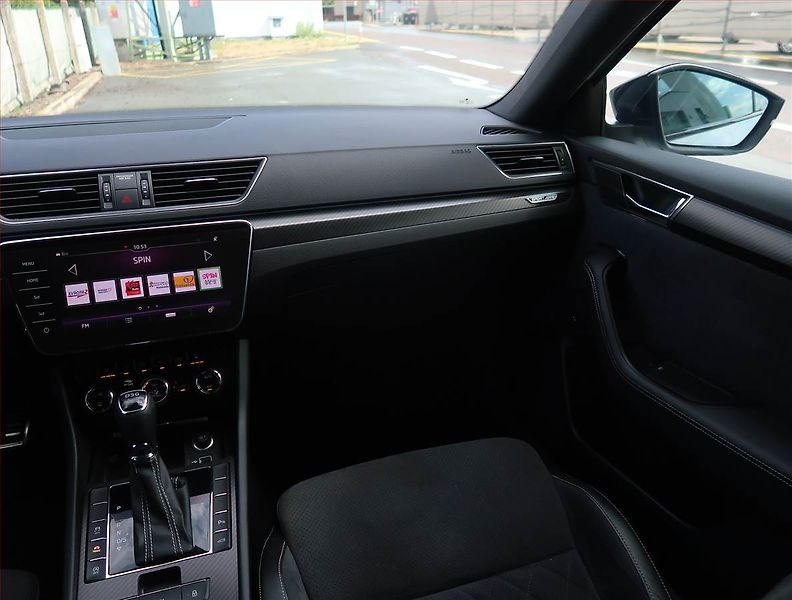 Škoda Superb (2019) Sportline 2.0 TDI - fotka 8 z 25