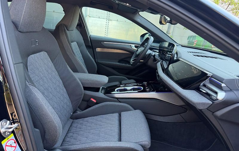 Audi A6 TDI S-Line Matrix 360 ACC Tech - fotka 6 z 12