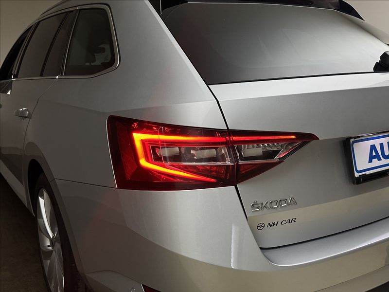 Škoda Superb 2,0 DSG L&K DPH NZ.TOP DCC TZ - fotka 44 z 49