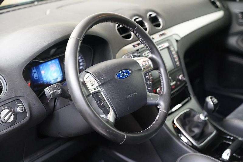 Ford Galaxy - fotka 15 z 29