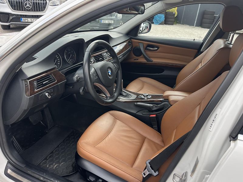BMW Řada 3 (2011) 330D XDRIVE 3.0 V6 REZERVACE - fotka 11 z 20