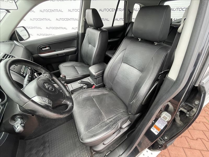 Suzuki Grand Vitara 2,0 i,103kW,4x4 - fotka 11 z 24