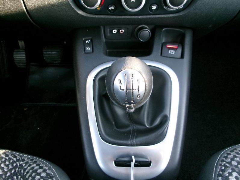 Renault Scénic (2011) 1,5dCi KLIMA ALU TEMP - fotka 21 z 30