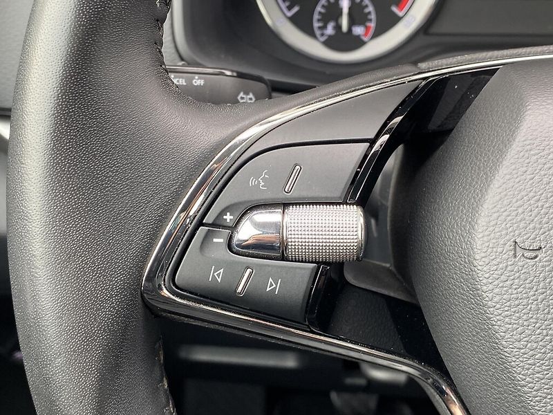 Škoda Karoq 1,0 TSI 81 kW Ambition - fotka 14 z 26