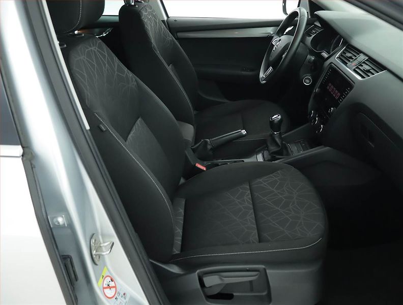 Škoda Octavia (2018) 1.5 TSI, Serv.kniha, Navi - fotka 9 z 15