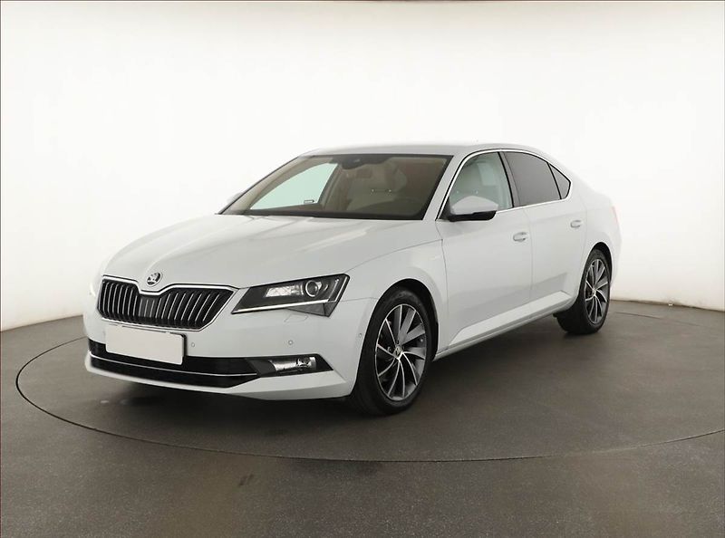 Škoda Superb (2017) 2.0 TDI, Automat, Kůže, Navi - fotka 2 z 20