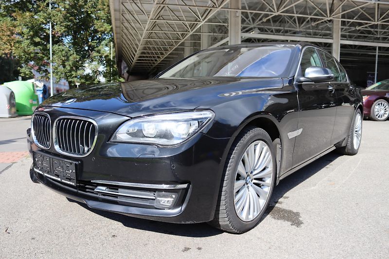 BMW Řada 7 730D XDRIVE F01 190kW - fotka 18 z 48