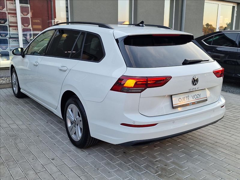 Volkswagen Golf 2.0TDI 85kW Life Variant,1Maj - fotka 8 z 50