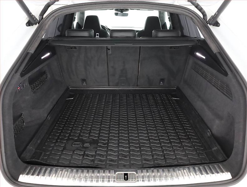 Audi Q8 (2021) 50 TDI - fotka 18 z 19