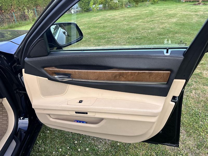 BMW Řada 7 740 LI,LONG,240KW,MINISTERSTVO - fotka 22 z 49