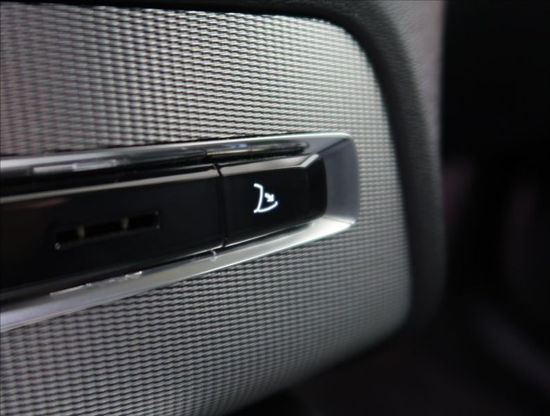 Volvo XC90 2,0 B5 AWD AUT Plus Bright - fotka 34 z 38
