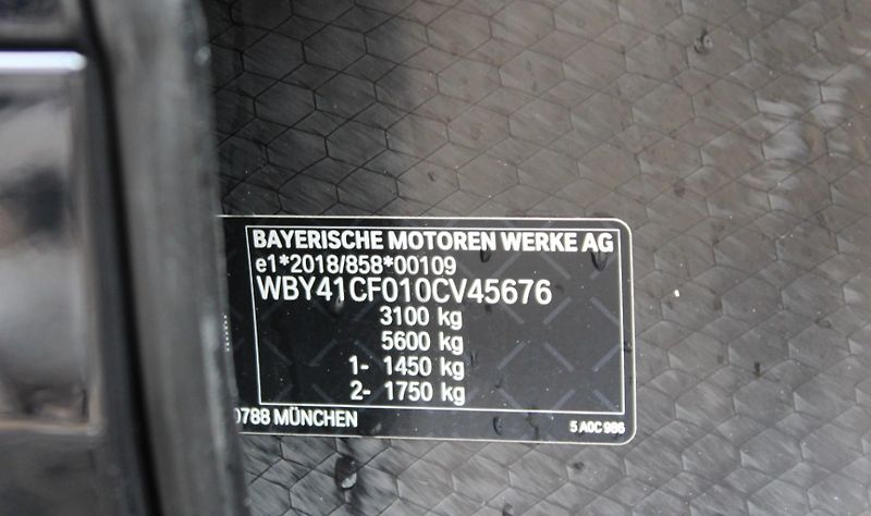 BMW iX xDrive45, 300kW - fotka 25 z 25