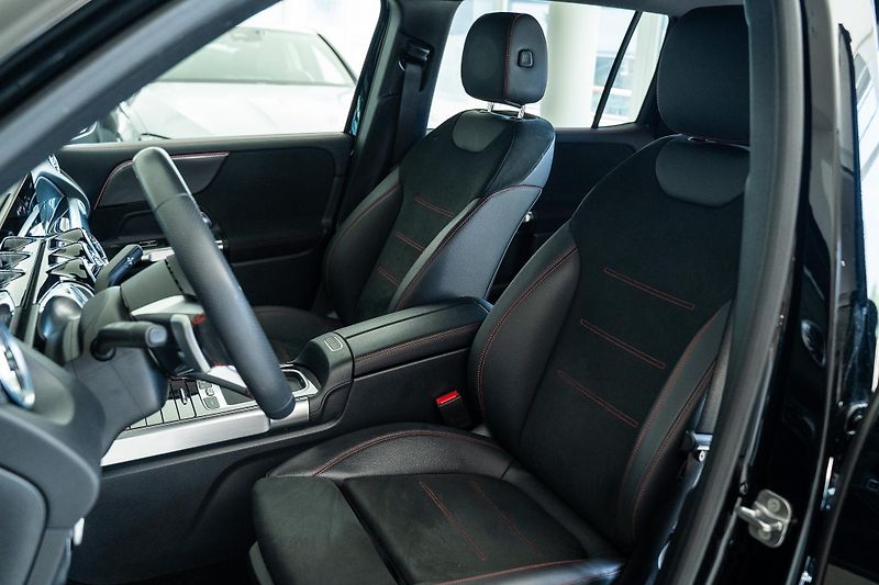 Mercedes-Benz GLB (2025) 200 d 4M/AMGPREMIUM/ESP/LED - fotka 13 z 22
