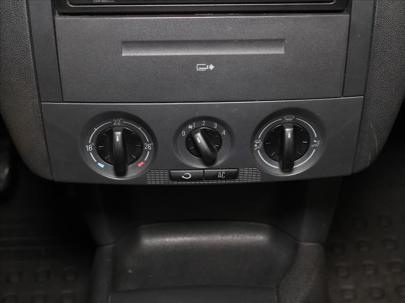 Škoda Fabia 1,2 HTP 47kW Kombi 2.maj.ČR - fotka 11 z 19