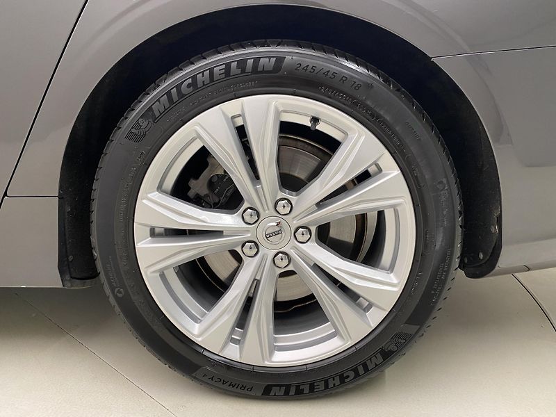 Volvo V90 B4 MOMENTUM AUT REZERVACE - fotka 35 z 48