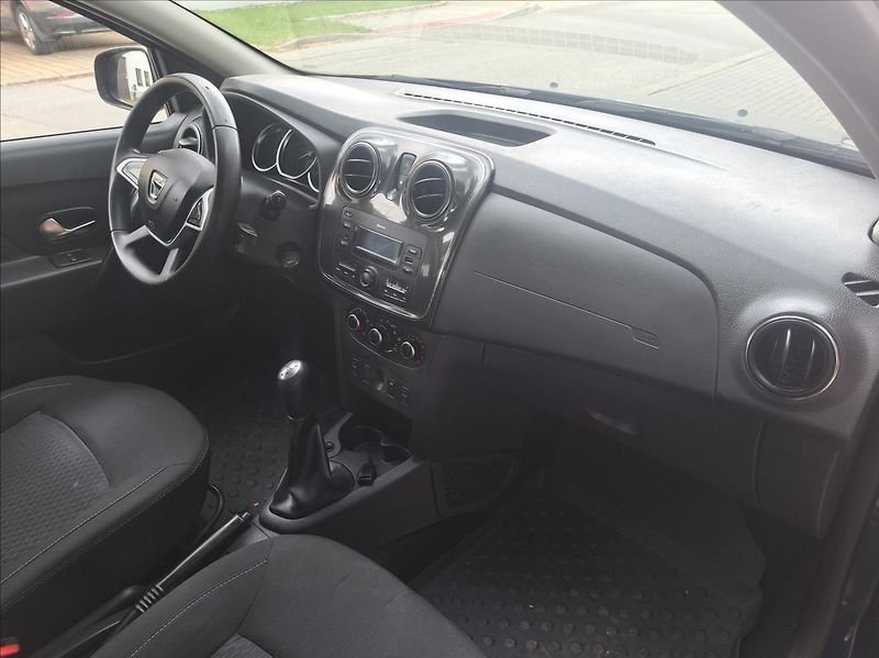 Dacia Sandero 1,0 SCe - fotka 26 z 35