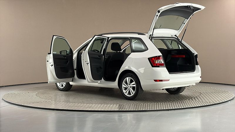 Škoda Fabia 1.0 TSI Ambition Combi - fotka 7 z 24