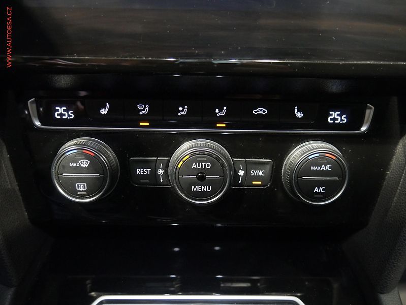 Volkswagen Passat (2019) 2.0TDi, DSG, navi, LED - fotka 17 z 21