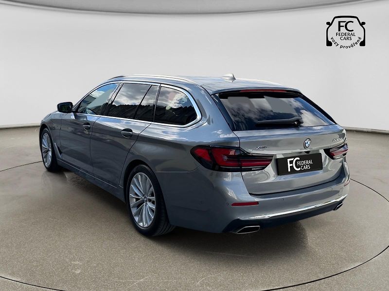 BMW Řada 5 (2023) 530d Touring xDrive - fotka 3 z 44