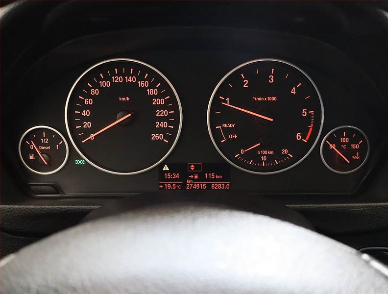 BMW Řada 3 (2014) 316 d, Tempomat - fotka 11 z 23