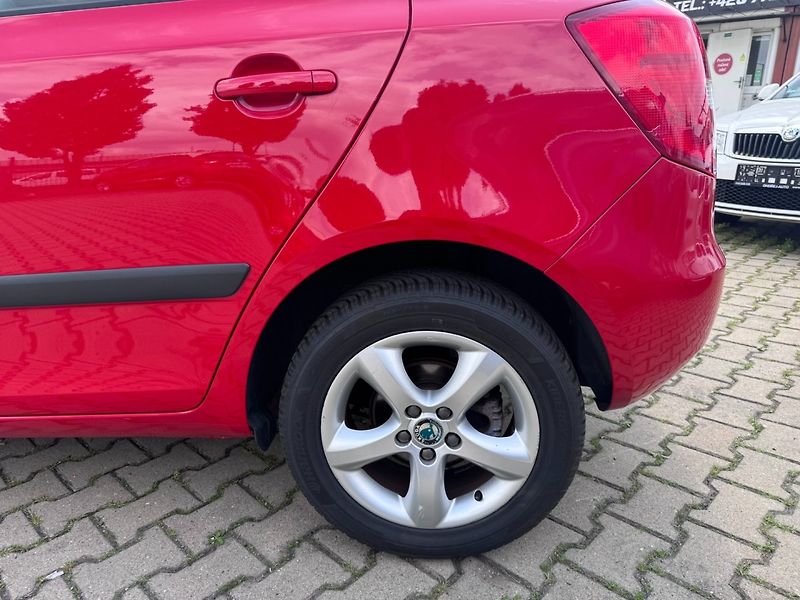 Škoda Fabia (2011) 1,2 TSI 63 KW KM STK - fotka 12 z 49