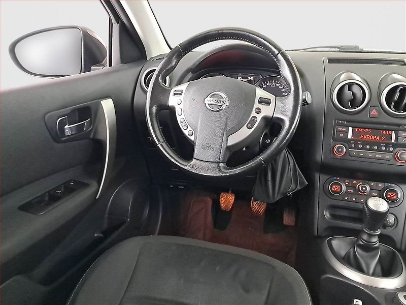 Nissan Qashqai (2012) 2.0 dCi, 4X4, Tempomat - fotka 7 z 18