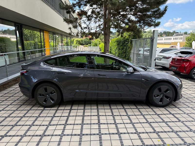 Tesla Model 3 Long Range AWD - fotka 40 z 41