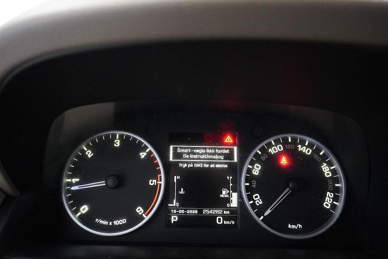 Land Rover Discovery DISCOVERY 4  3,0D SDV6 HSE 4WD - fotka 24 z 34