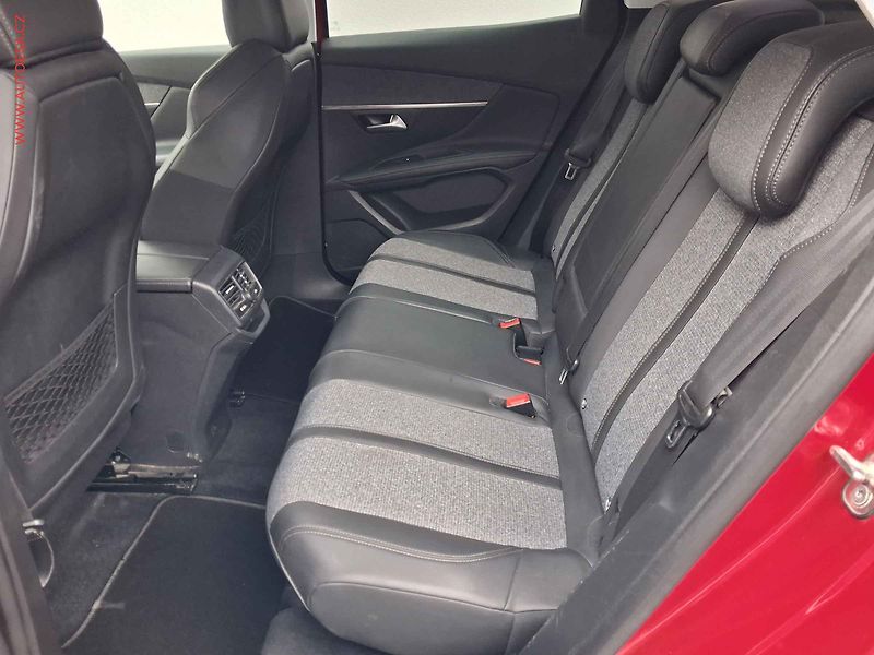 Peugeot 3008 (2018) 1.2 PT, Allure, navi, kamera - fotka 10 z 17