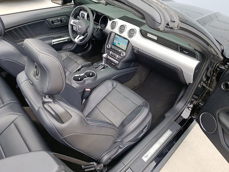 Ford Mustang 2.3 ECOBOOST CONVERTIBLE  - fotka 18 z 32