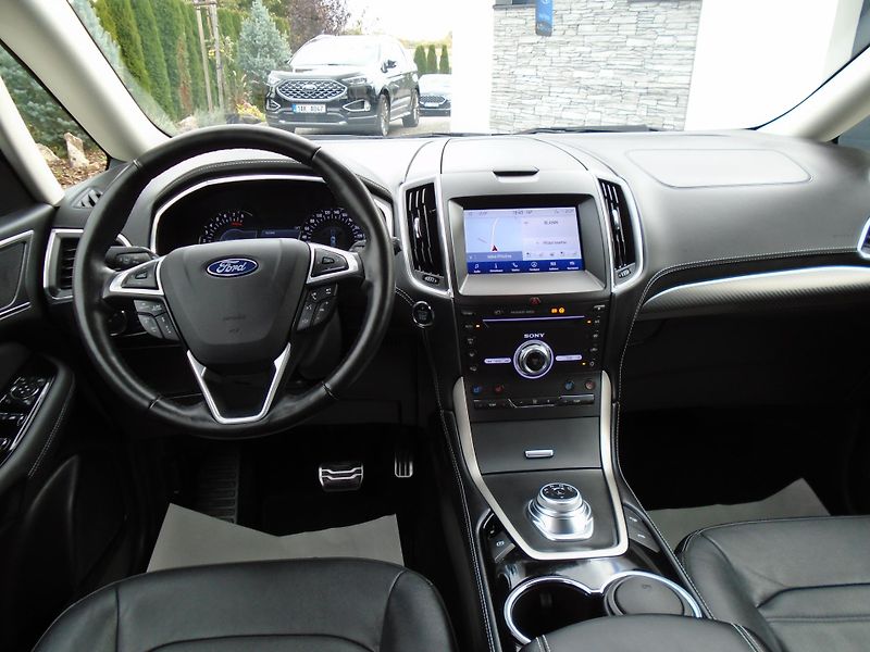 Ford Galaxy 2.5 Durarec FHEV Vignale 7míst - fotka 16 z 46