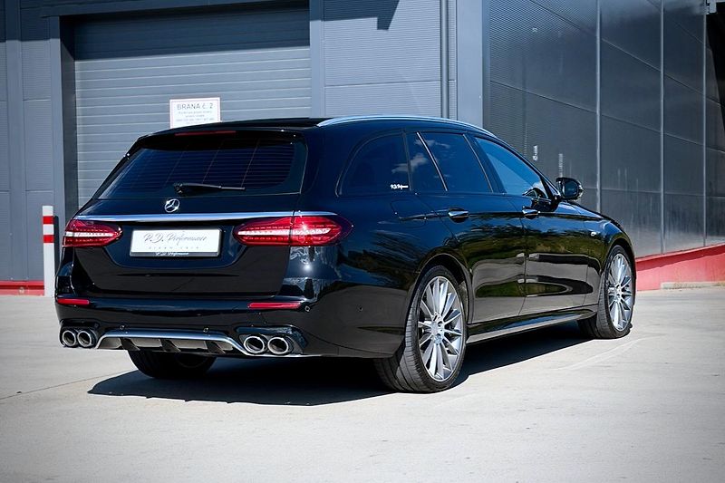 Mercedes-Benz Třídy E (2018) Mercedes-Benz E 53 AMG 4Matic+ - fotka 13 z 52