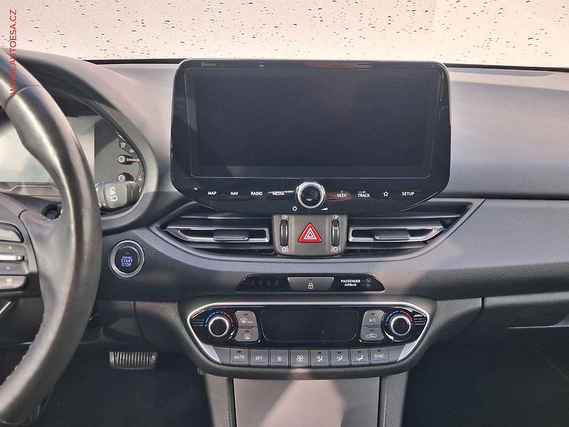 Hyundai i30 (2022) 1.5T-GDi 48V MHEV, ČR, Style - fotka 12 z 19