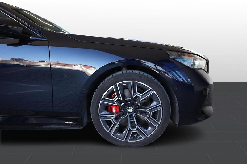 BMW i5 xDrive 40 - fotka 7 z 32