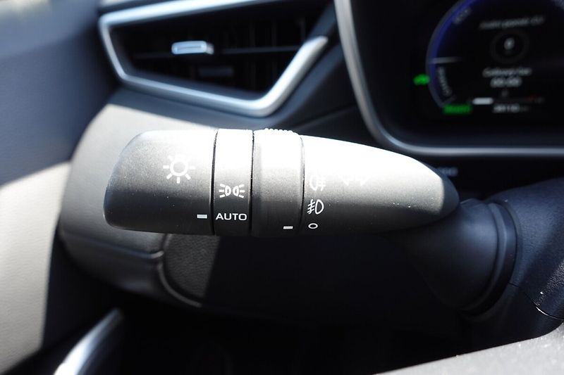 Toyota Corolla Cross 2,0 HEV Comfort FWD - fotka 24 z 28