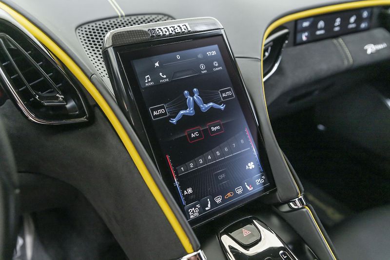 Ferrari Roma Giallo modena*krásná výbava - fotka 21 z 45
