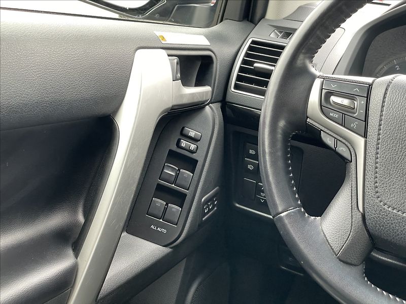 Toyota Land Cruiser 2,8 D4-D AT6 Executive NAVI - fotka 14 z 24