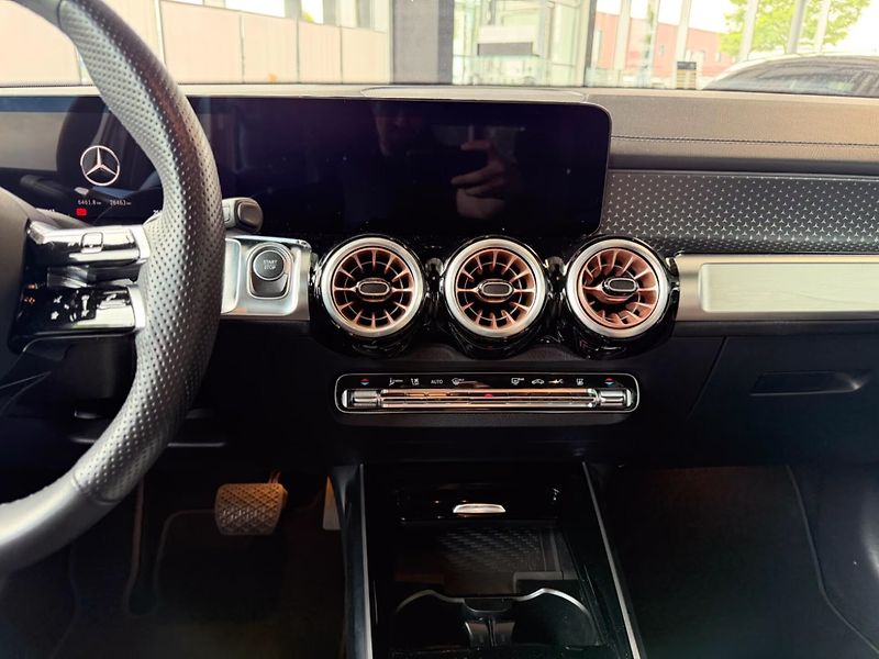 Mercedes-Benz EQB 300 4M 360 Burmester Distronic - fotka 11 z 15